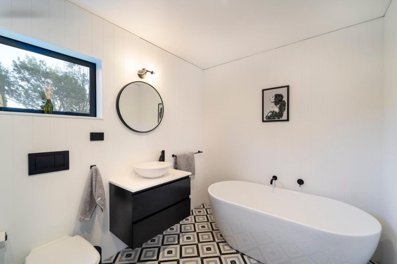 Black Barn Modern: Luxe Martinborough Escape Zewnętrze zdjęcie