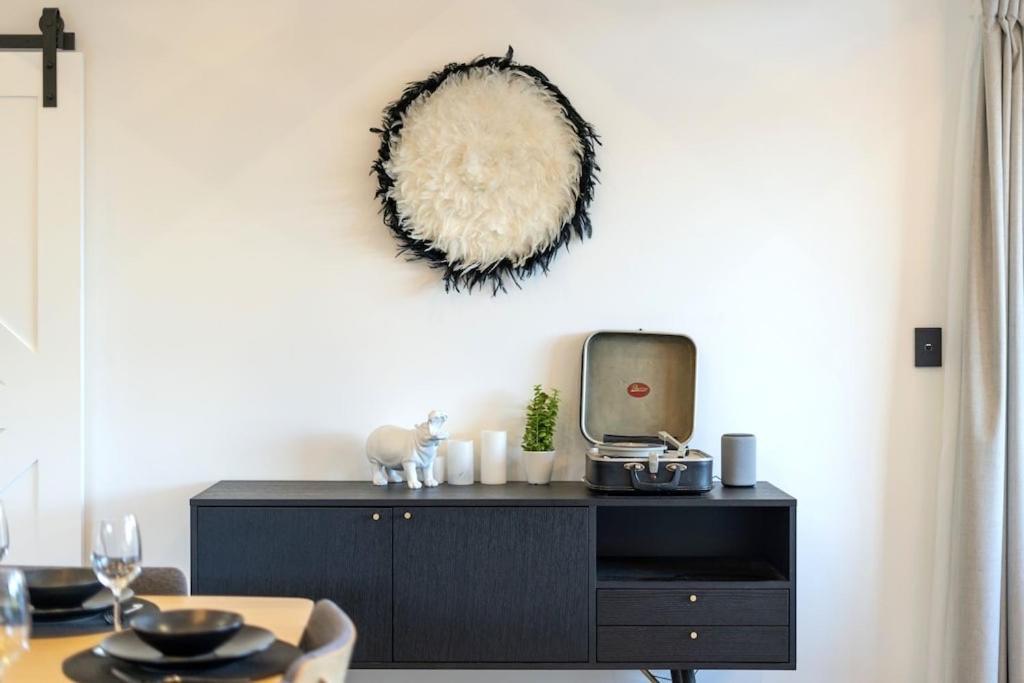 Black Barn Modern: Luxe Martinborough Escape Zewnętrze zdjęcie